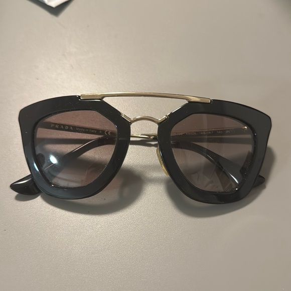 Prada sunglasses - Picture 1 of 4